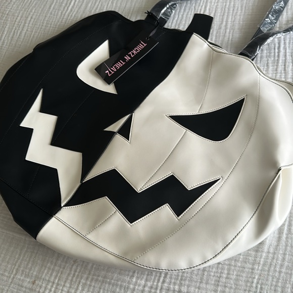 NWT Dolls Kill Trickz N Treatz A Grin that Glowz Mega Tote - Picture 14 of 14